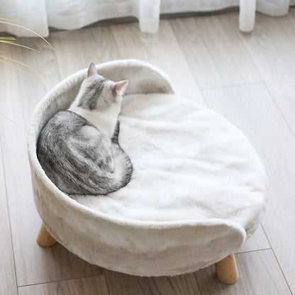 Lit surélevé en bois pour chat - Design scandinave