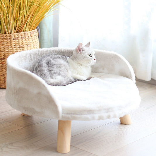Lit surélevé en bois pour chat - Design scandinave